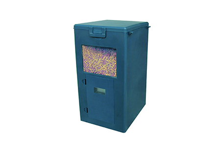 他用自動投料機養蝦